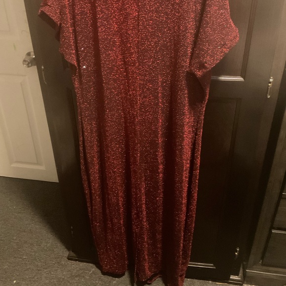 Beautiful shinny red dress size 1x wore once - Picture 3 of 8